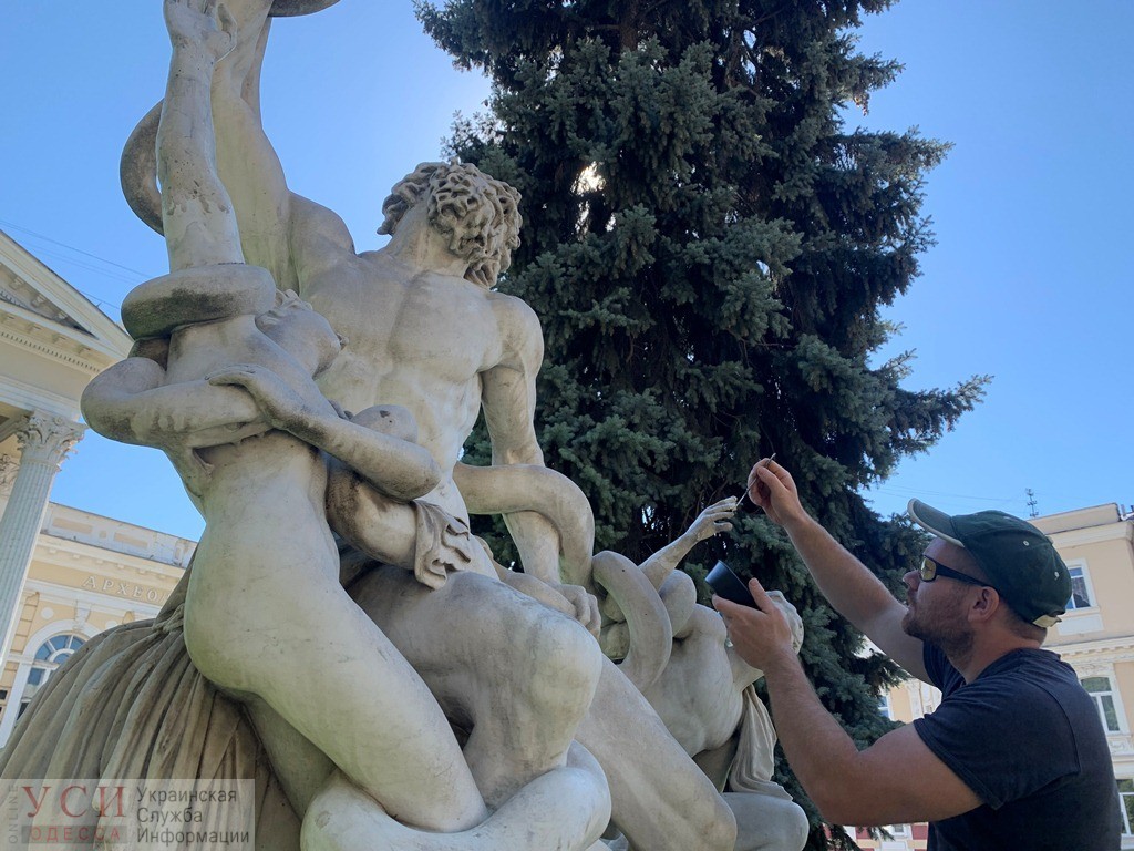 Вернули пальцы сыну жреца: в Одессе реставрируют знаменитую скульптуру (фото) «фото»