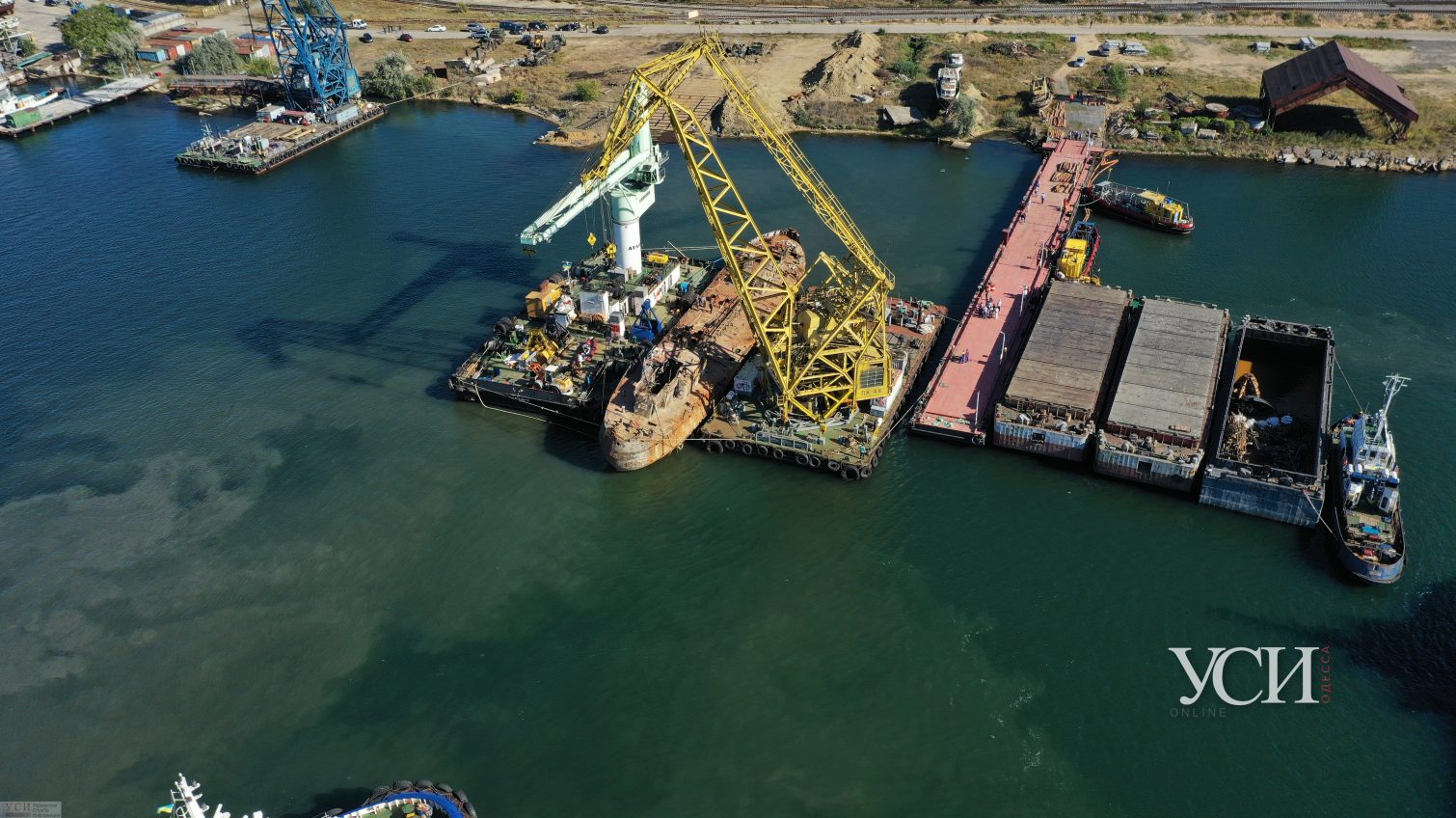 Delfi уже в Черноморске: танкер готовятся поднять на сушу (фото) «фото»