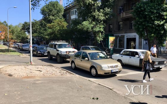 На том же месте, в тот же час:  Одессу продолжают сковывать пробки «фото»