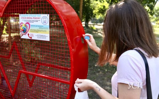 В Одессе появились боксы для пластиковых крышек: деньги пойдут на лечение детей с ДЦП (фоторепортаж) «фото»