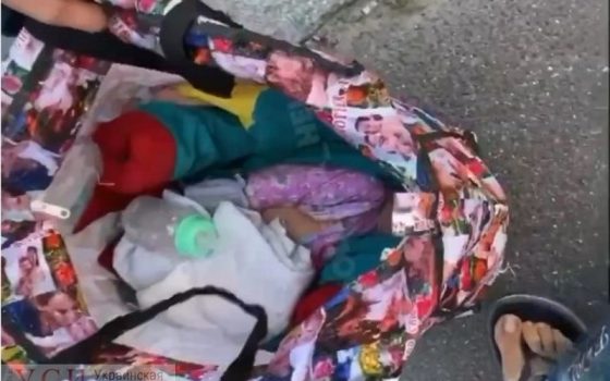 “Ничего, не сдохнет”: жительница Одесской области носила новорожденного по Киеву в застегнутой сумке (фото, видео) «фото»