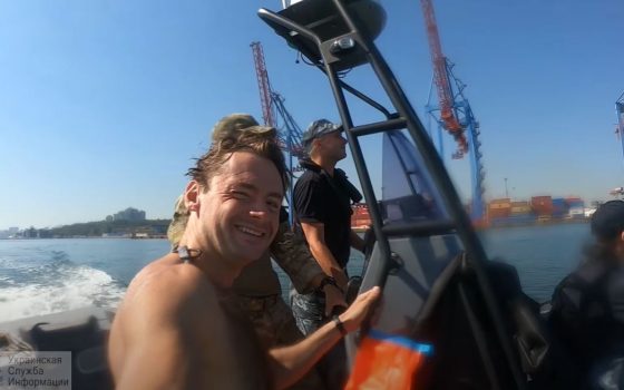 Одессит отпраздновал день рождения, переплыв залив из Крыжановки в порт (фото, видео) «фото»