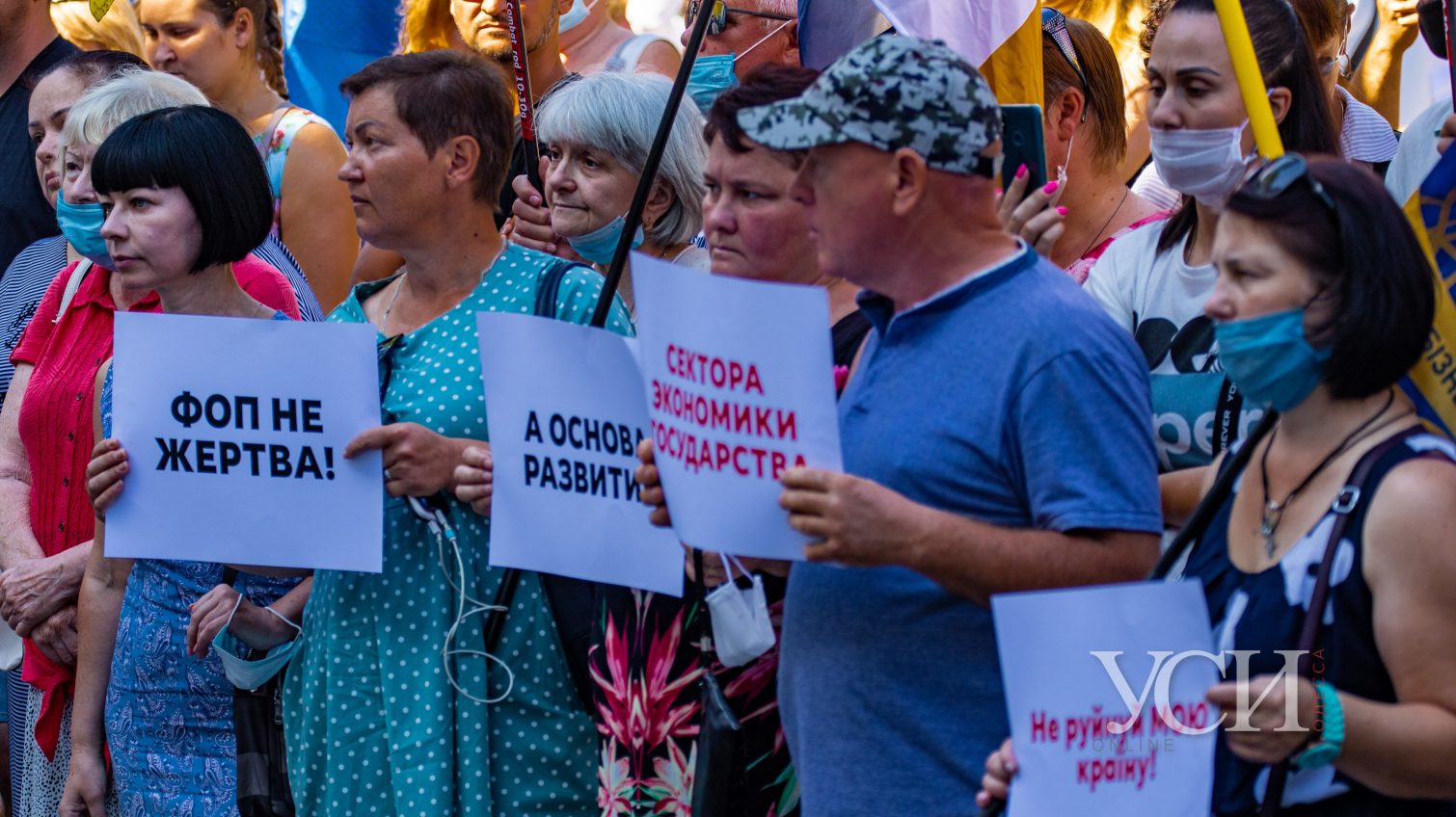 Под здание одесской мэрии предприниматели вышли на протест против кассовых аппаратов (фоторепортаж) «фото»