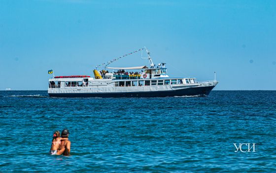Шахматы, гитара и шампанское: сентябрьское море в Одессе (фоторепортаж) «фото»