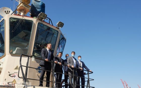 Зеленский посетил реконструкцию самого длинного причала в Одесской области «фото»