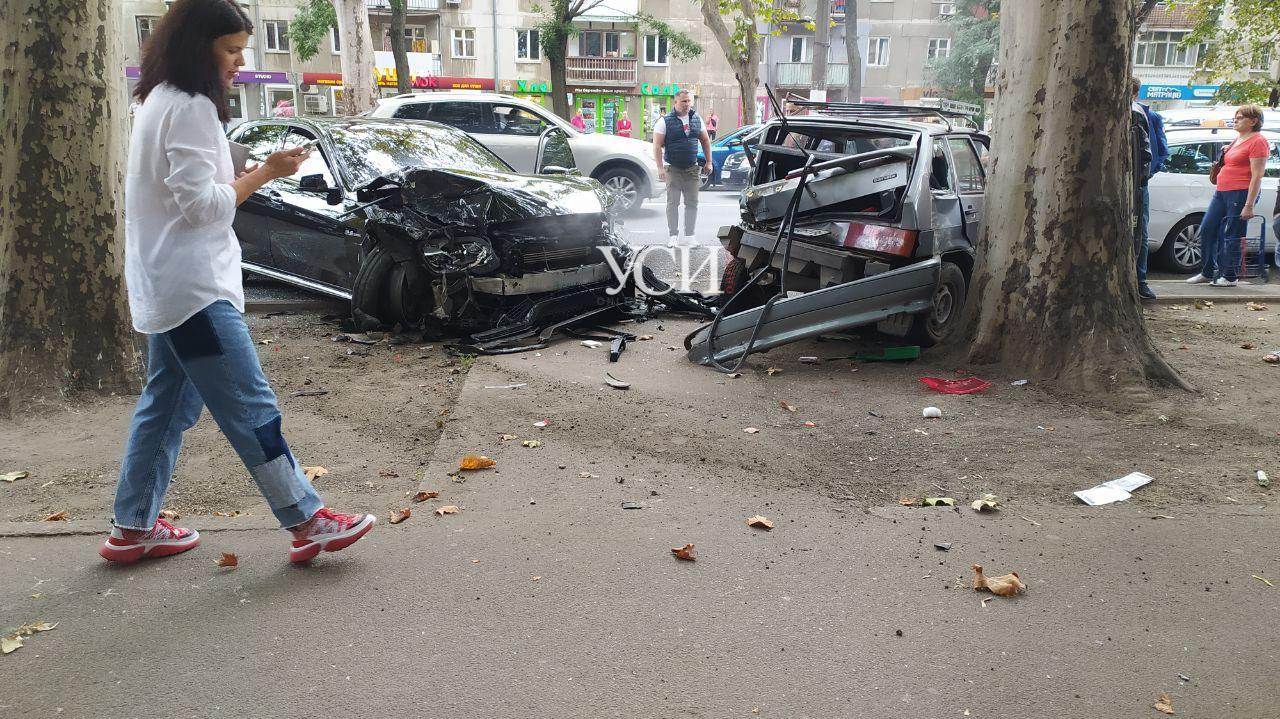 На проспекте Шевченко столкнулись 6 авто: есть пострадавший (фото) ОБНОВЛЕНО «фото»