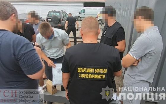 Просто по почте: в Одессе задержали парня, получившего полкило амфетамина в посылке (фото, видео) «фото»