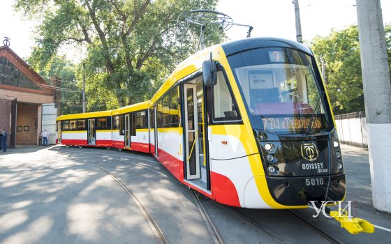 В Одессе представили второй многосекционный трамвай “Одиссей MAX” (фоторепортаж) «фото»