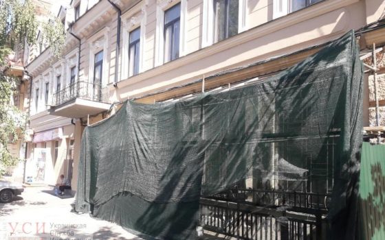 Подросшие окна и железные колонны: за неделю в Одессе нашли почти 30 нахалстроев (фото) «фото»