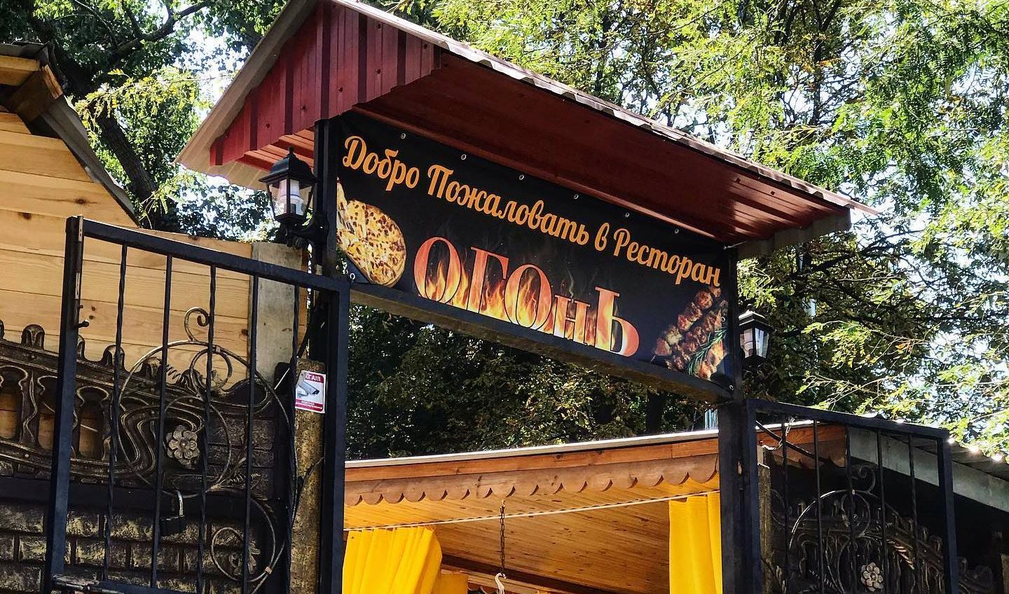 Музыка, крики и дым: ресторан в районе Ивановского моста мешает жильцам 🎥 «фото»