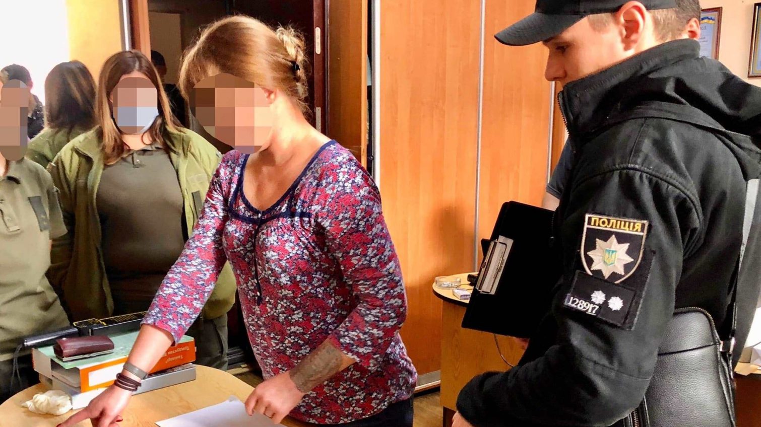 В носках и нижнем белье: врач-кардиолог пыталась пронести в Одесский СИЗО наркотики (фото) «фото»