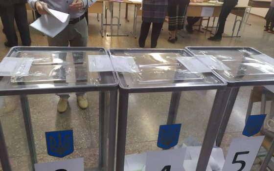 На поселке Котовского избирательные урны «опломбировали» скотчем 📷 «фото»