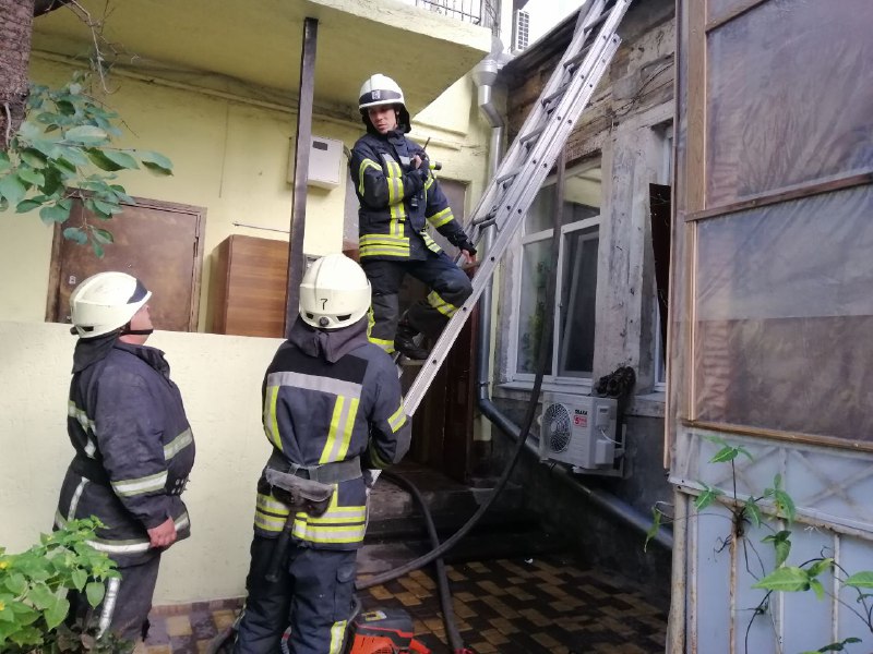 Из пожара в центре Одессы спасли пенсионера (фото) «фото»