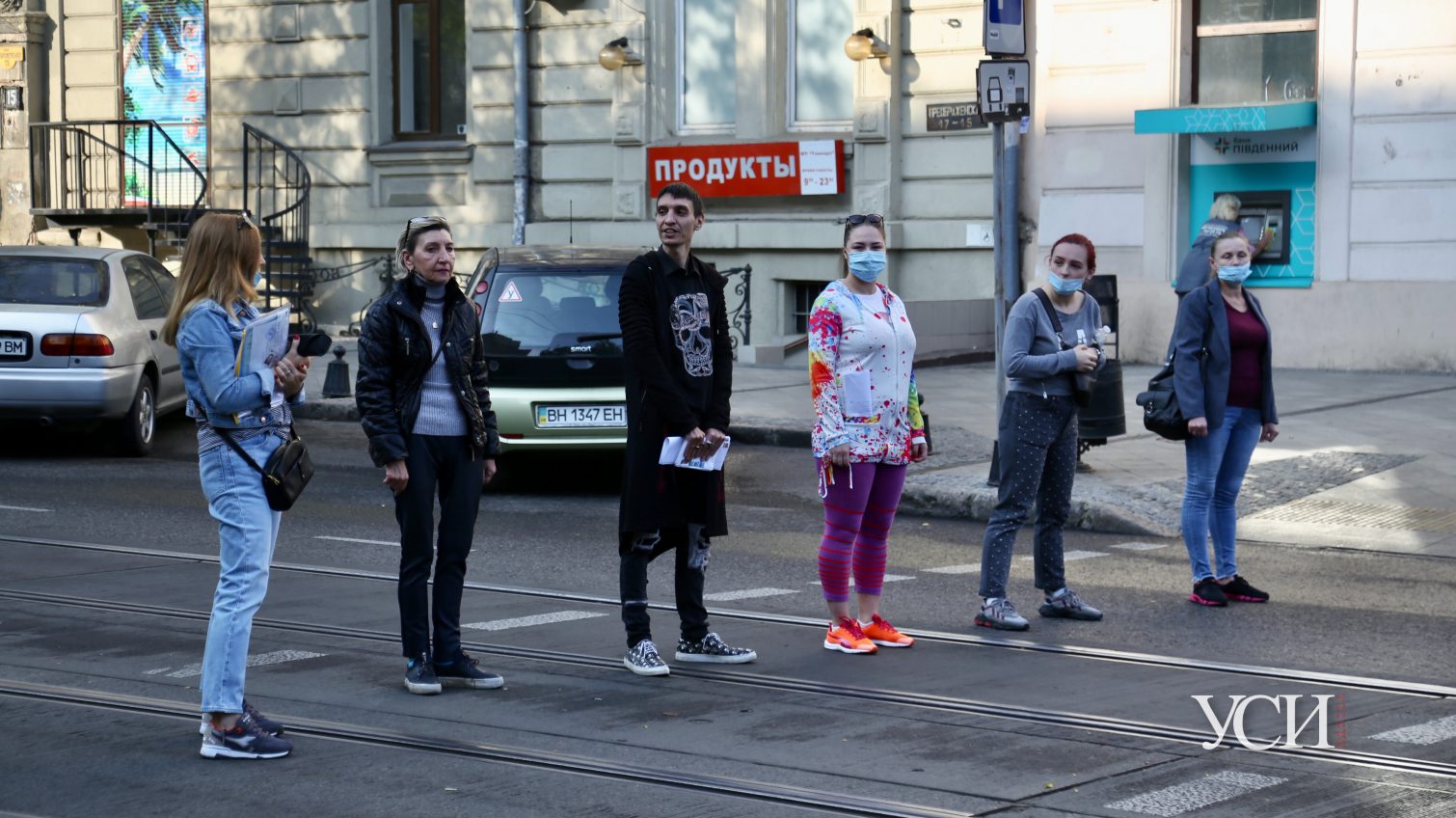 Жители переулка Маяковского перекрыли дорогу: жалуются на гостиницу рядом (фото, видео) «фото»