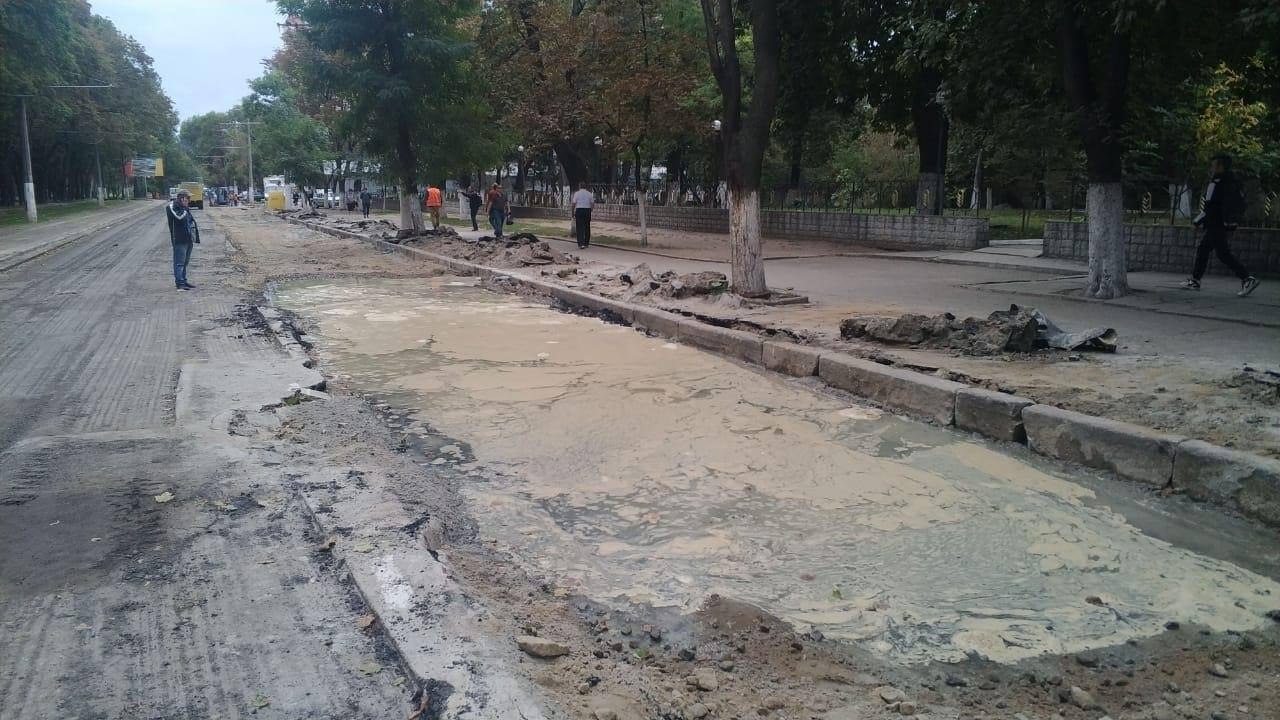 На Канатной снова прорвало водопровод: обещанного открытия участка дороги пока не будет «фото»