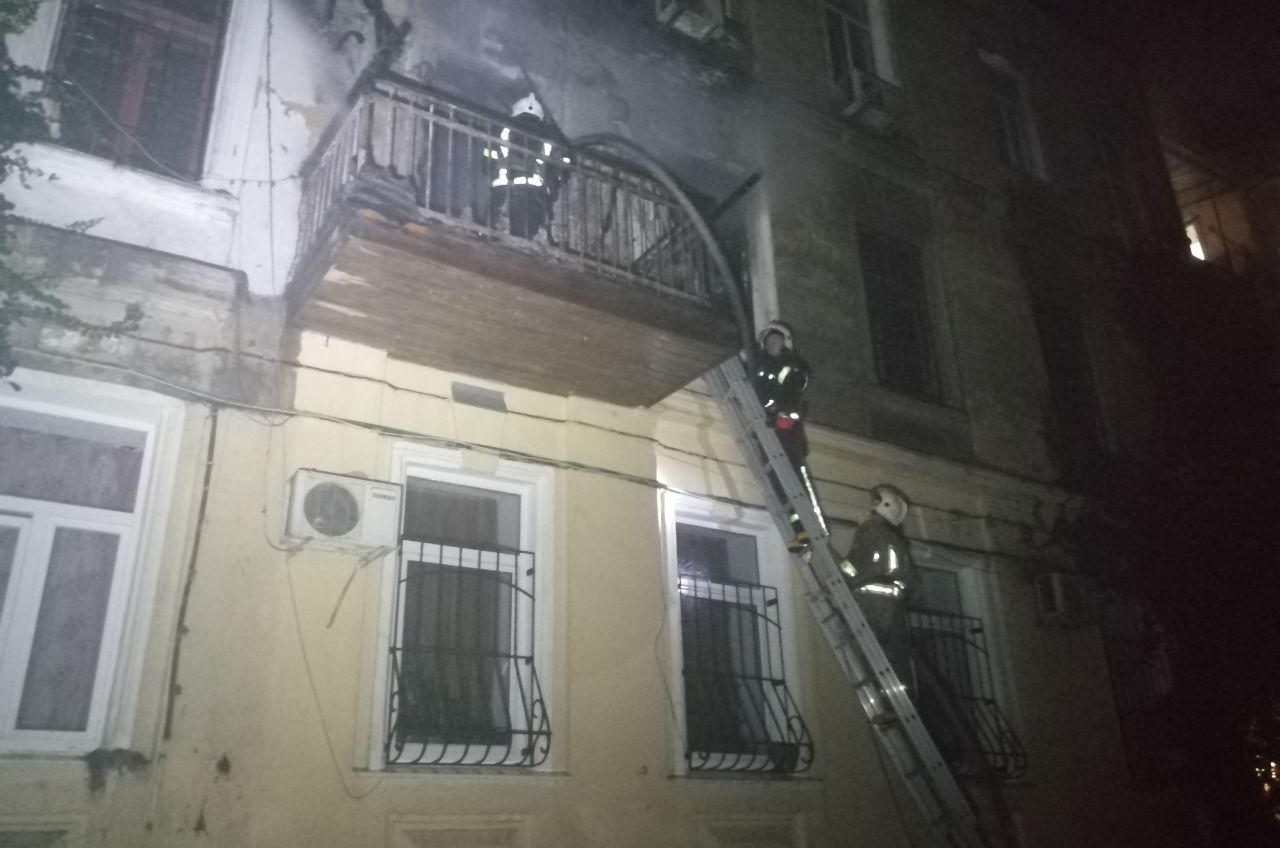 В центре Одессы горел жилой дом – пострадала девушка (фото) «фото»