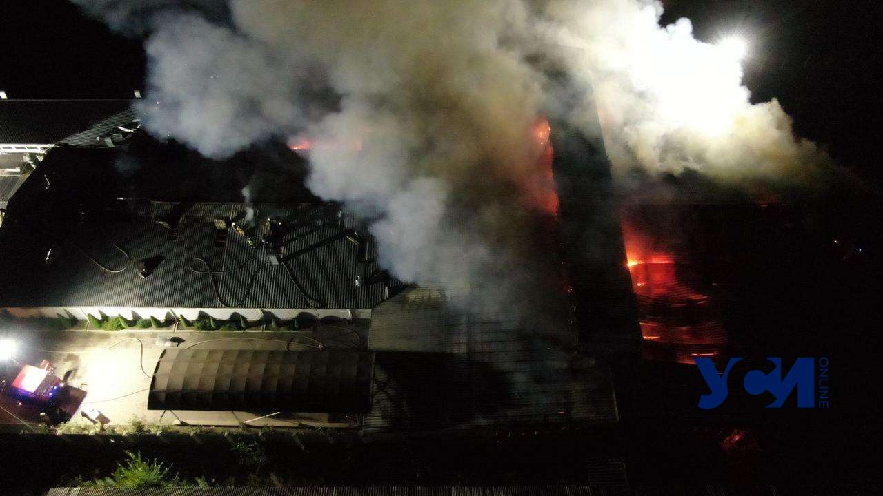 Под Одессой горит цех: огонь охватил более тысячи квадратов (аэросъемка) ОБНОВЛЕНО «фото»