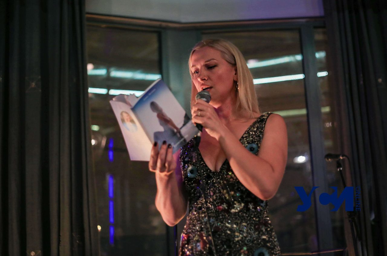 Одесская поэтесса представила новую книгу на творческом вечере (фото) «фото»