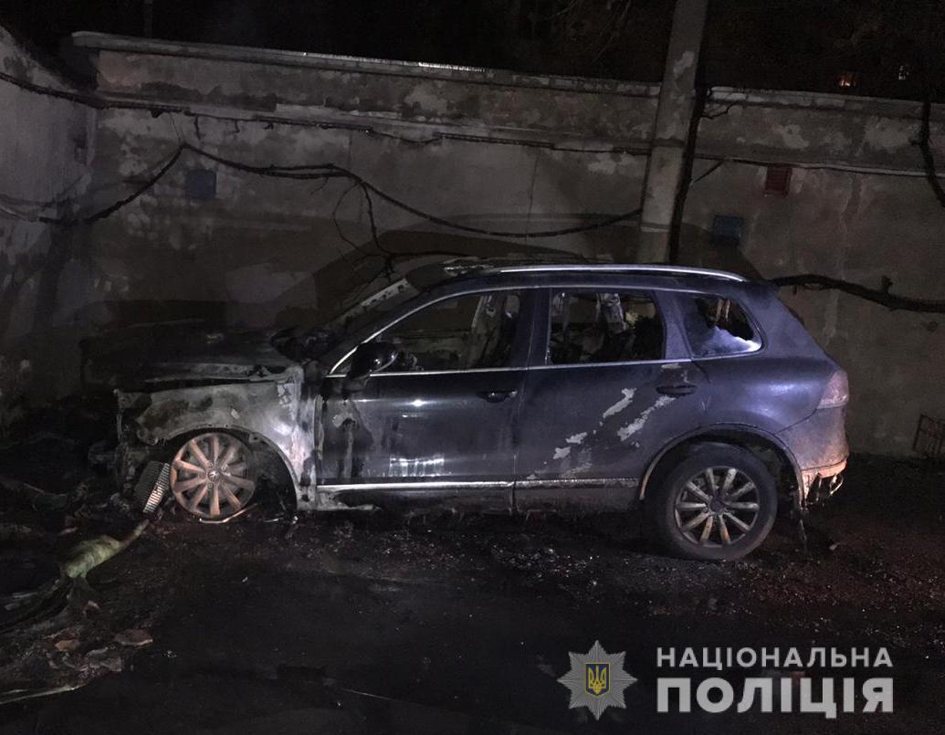 Ночью на Армейской неизвестные сожгли машину журналиста (видео) «фото»