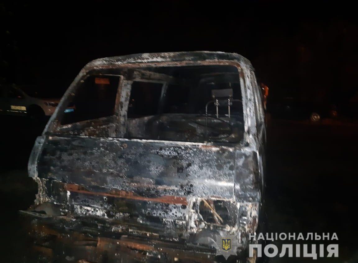 В Одессе и Маяках сгорели автомобили (фото) «фото»