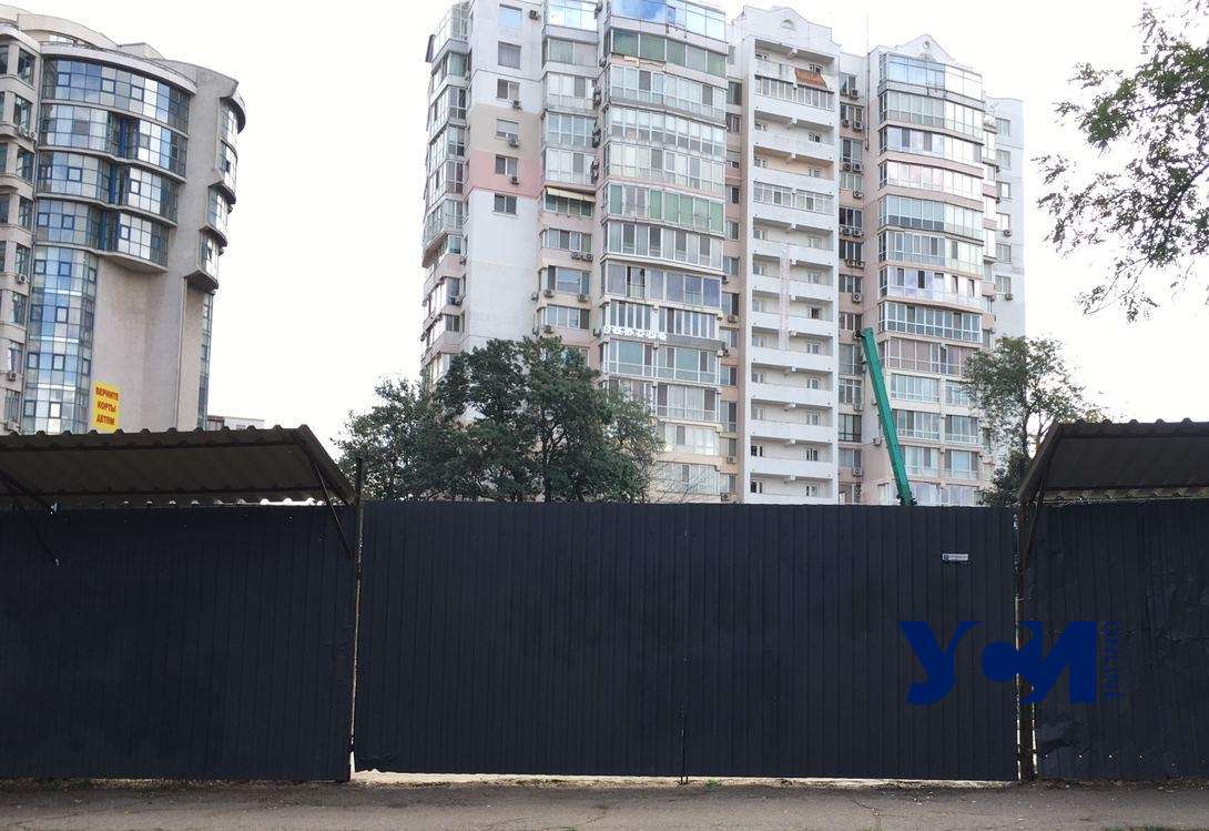 Защитим парк Шевченко: одесситы продолжают собирать подписи против стройки Кисловского «фото»
