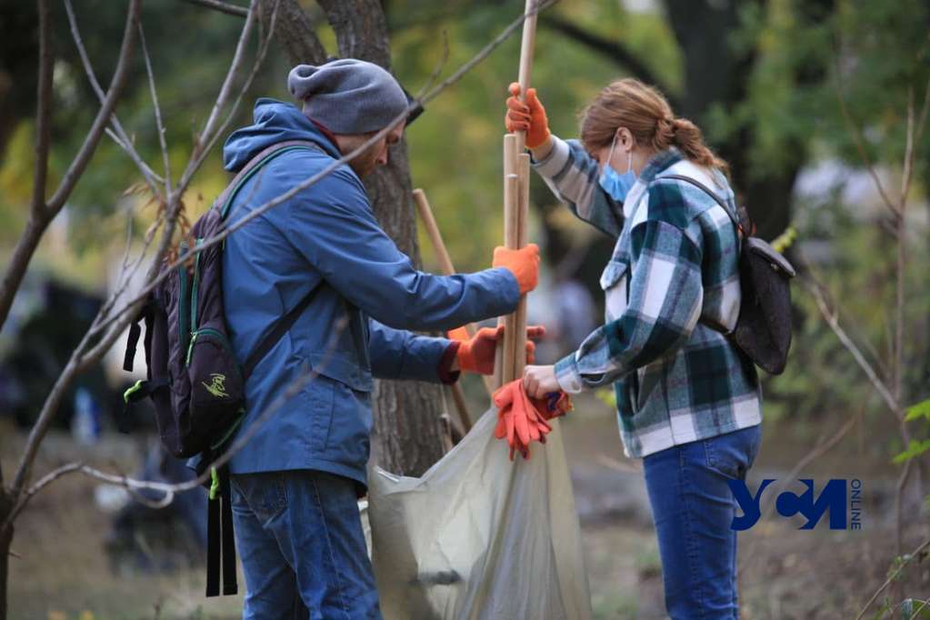 Против мусора и застройки: одесситы провели субботник в парке Юность (фото) «фото»