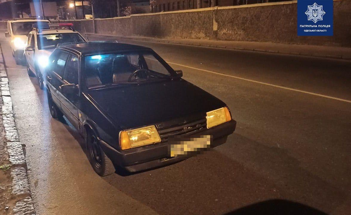Ночью по центру Одессы катались пьяные угонщики авто (фото) «фото»