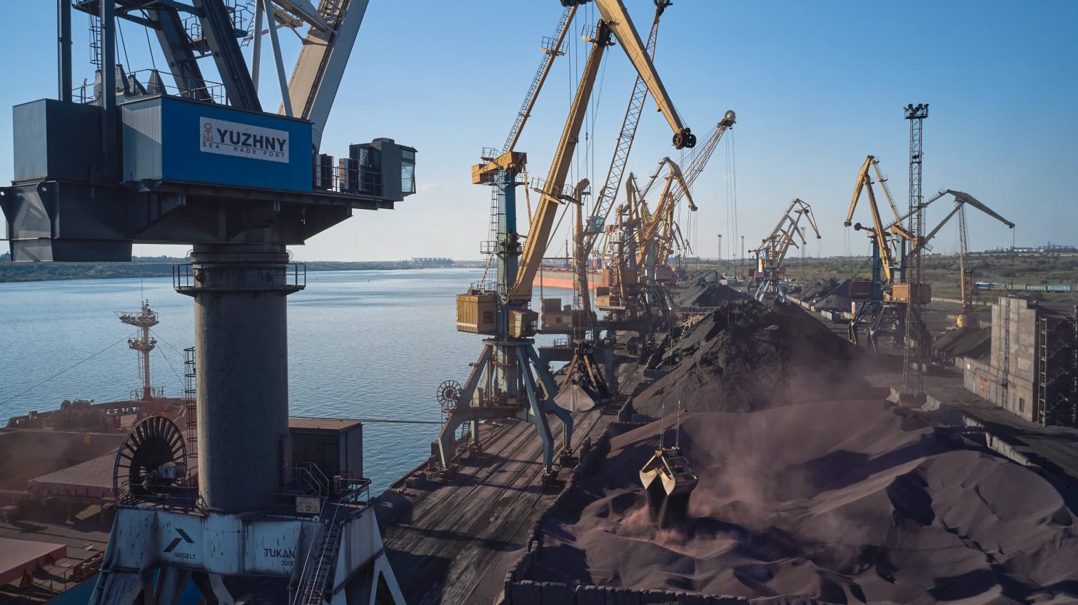 Рекорд: в порту «Южный» перевалили 18 млн тонн груза за год «фото»