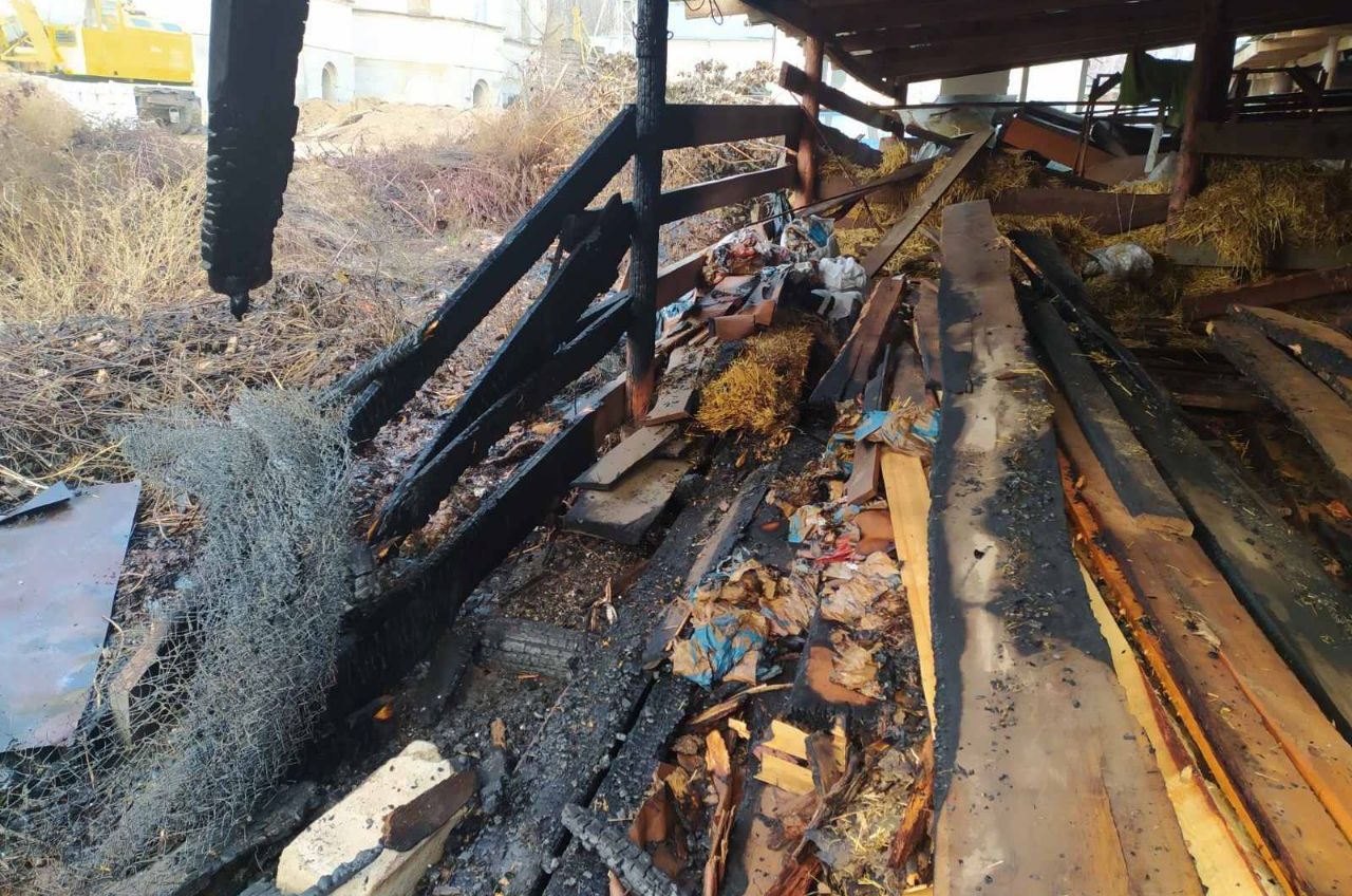 На поселке Котовского горел сарай во дворе церкви «фото»