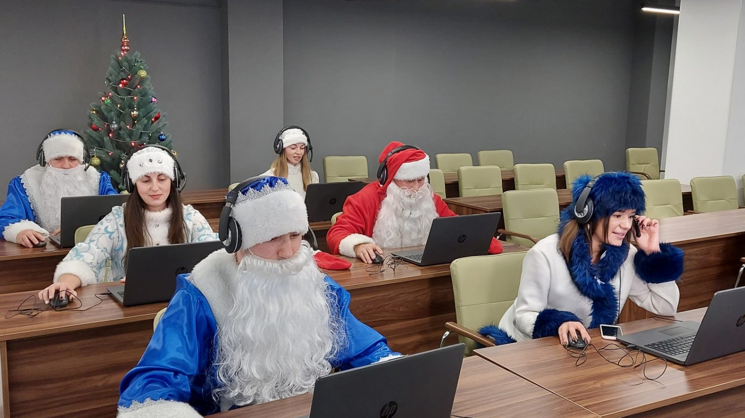 В Одессе дети могут позвонить Деду Морозу и Снегурочке «фото»