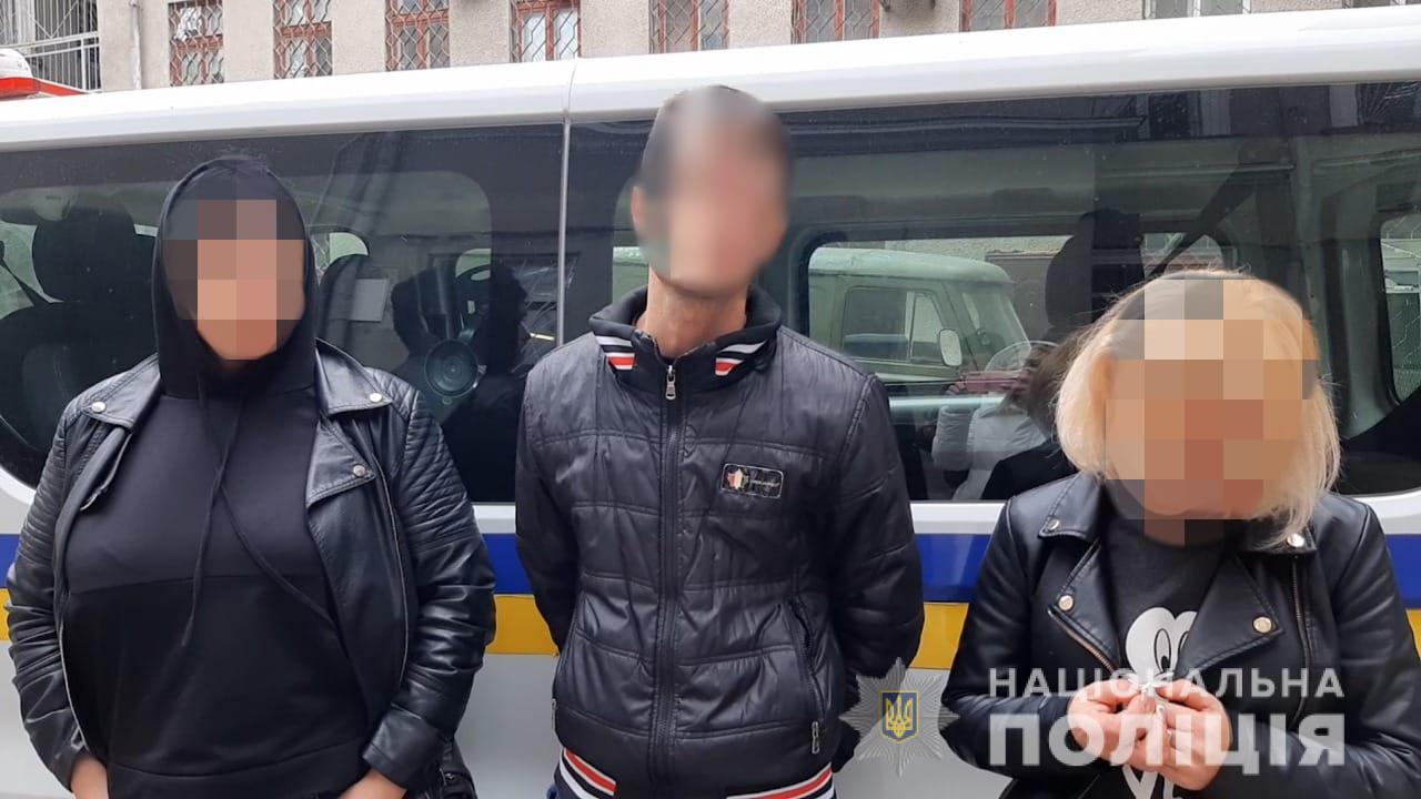 В Одессе задержали банду из 2 мужчин и 2 женщин (фото, видео) «фото»