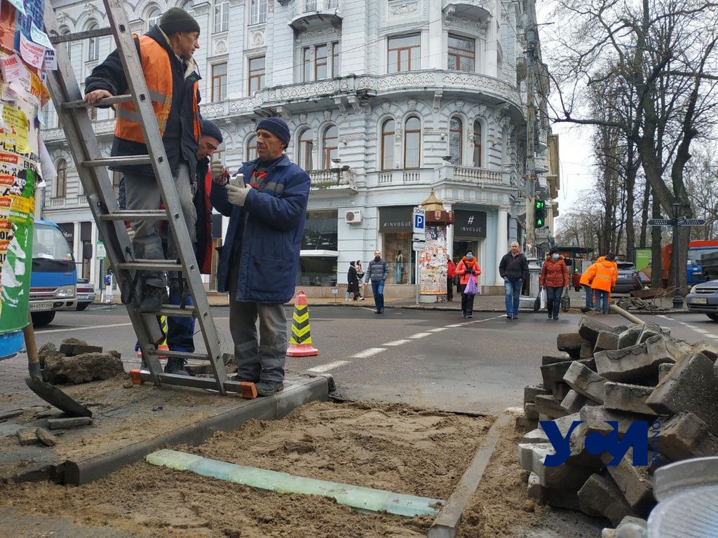 На еще одном перекрестке Одессы появились камни-светофоры (фото) «фото»