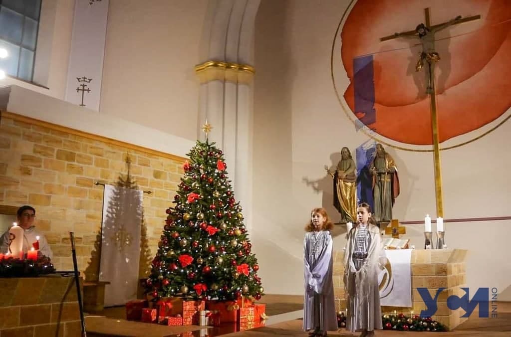 Атмосферная месса и концерт в кирхе: как одесситы отмечают Рождество в карантин (фото) «фото»