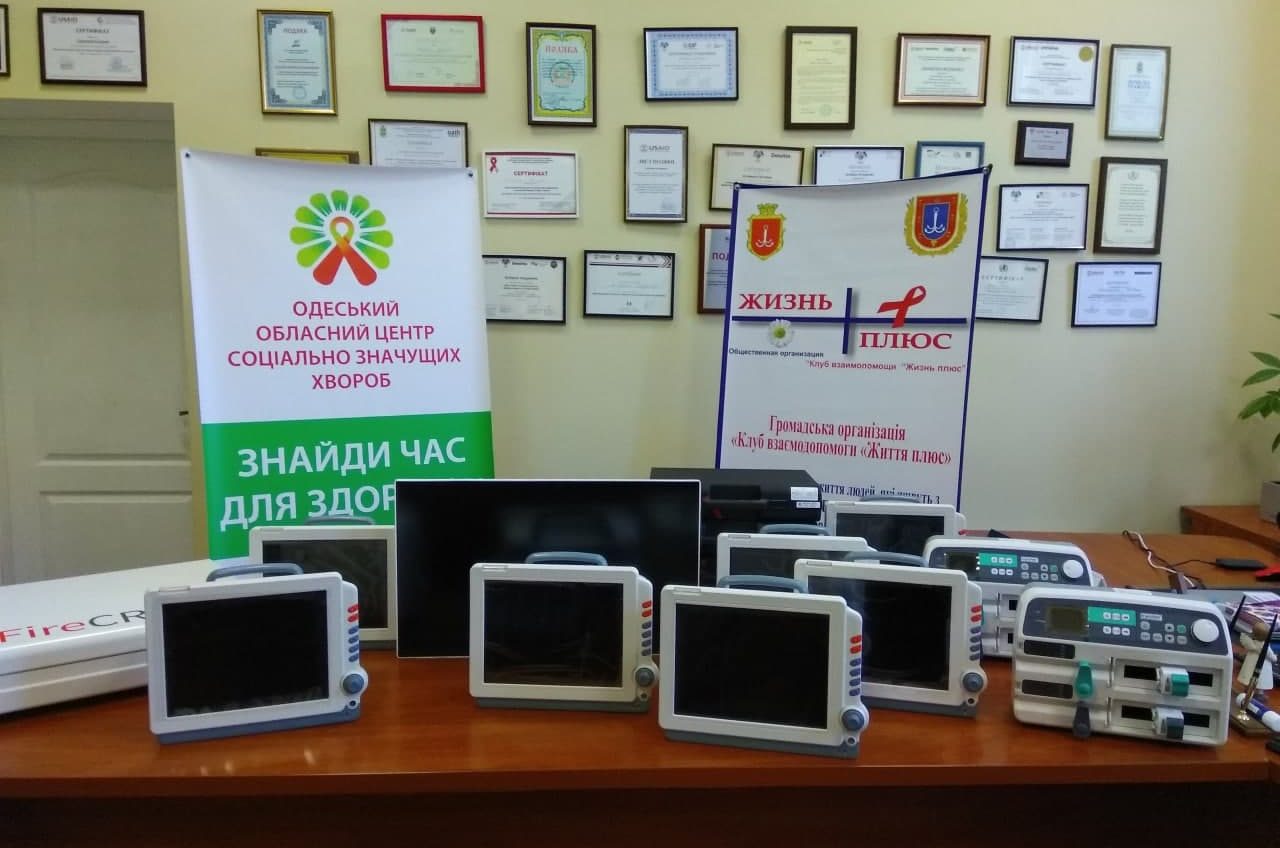 Общественники передали одесскому медцентру несколько важных медицинских приборов (фото) «фото»