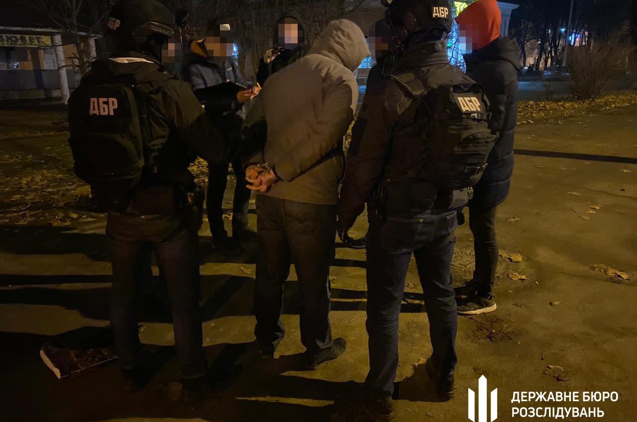 Одесский таможенник требовал взятку за растаможку автомобилей (фото) usionline.com Одесский таможенник требовал взятку за растаможку автомобилей (фото) «фото»