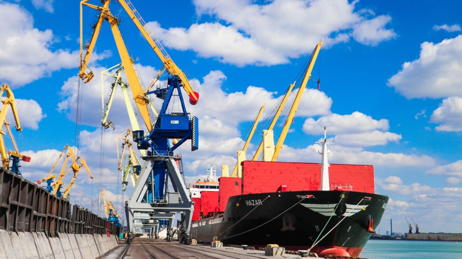Абсолютный рекорд: порт под Одессой стал первым в стране по грузообороту «фото»