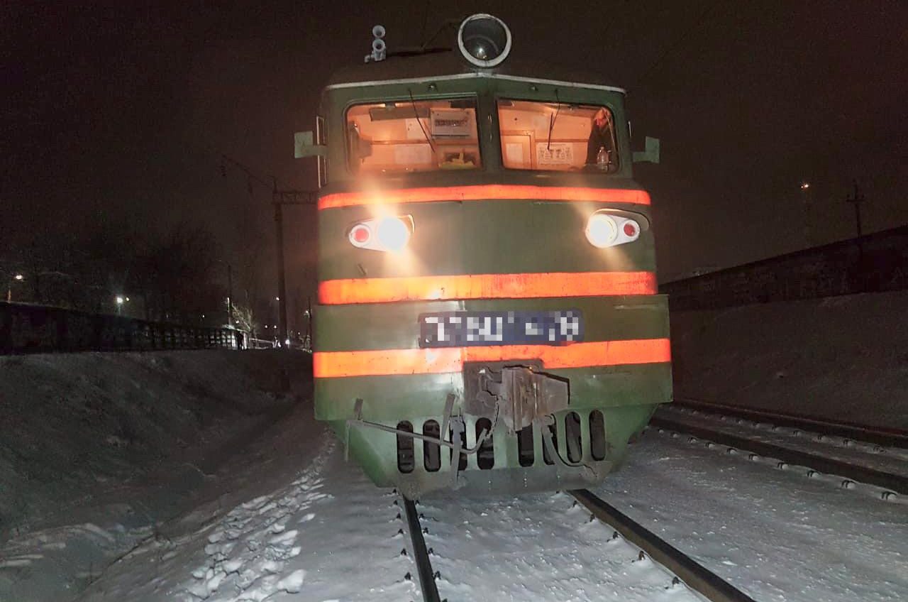 Поезд сбил мужчину на станции “Шевченко” в Суворовском районе (фото) «фото»