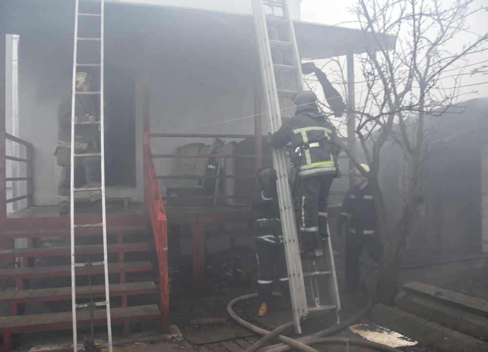 Под Одессой загорелся частный дом: владелец получил ожоги (фото) «фото»