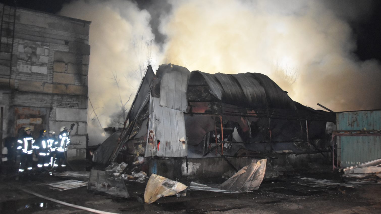 В Одессе ночью сгорел ангар (фото) «фото»