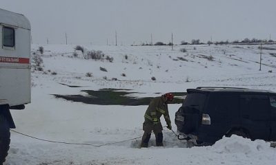 Последствия стихии: в Одесской области вытаскивали автомобиль из сугроба (фото) «фото»