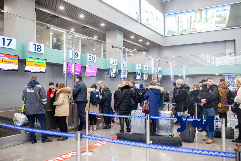 В Одесском аэропорту отменяют рейсы: самолеты не могут сесть в такую погоду «фото»