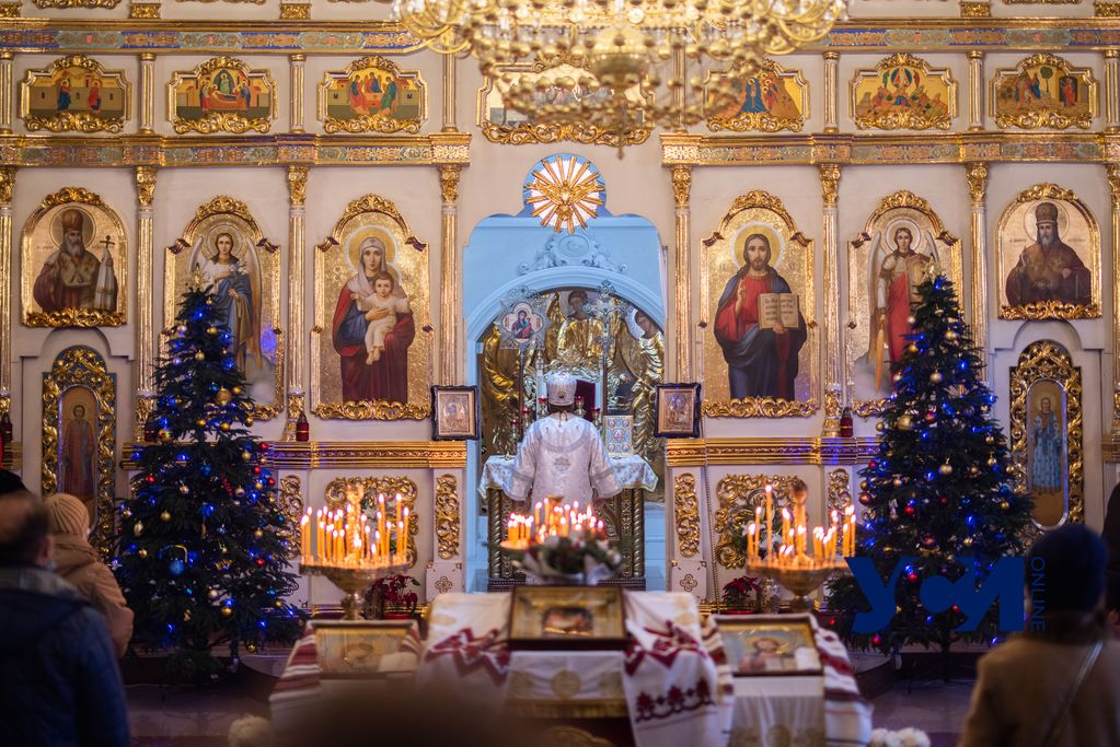 Храм ПЦУ в Одессе: две праздничные службы одновременно (фото, видео) «фото»