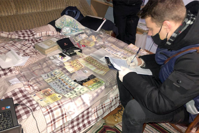 Подделывали деньги: одессита-соорганизатора задержали во время «облавы» (фото) «фото»