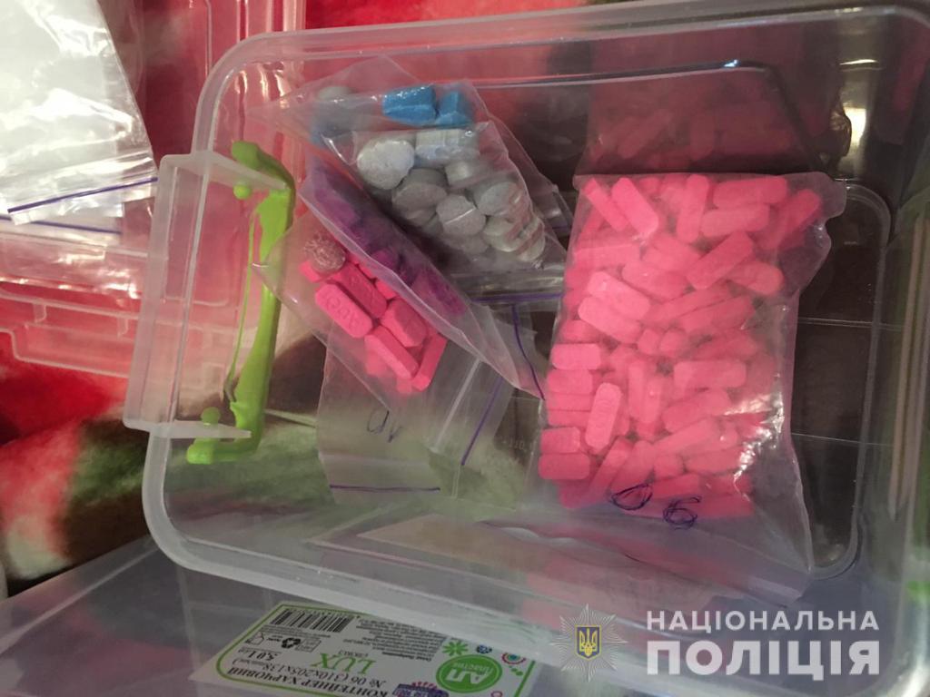 У жителя Каролино-Бугаза нашли богатый ассортимент наркотиков (фото, видео) «фото»