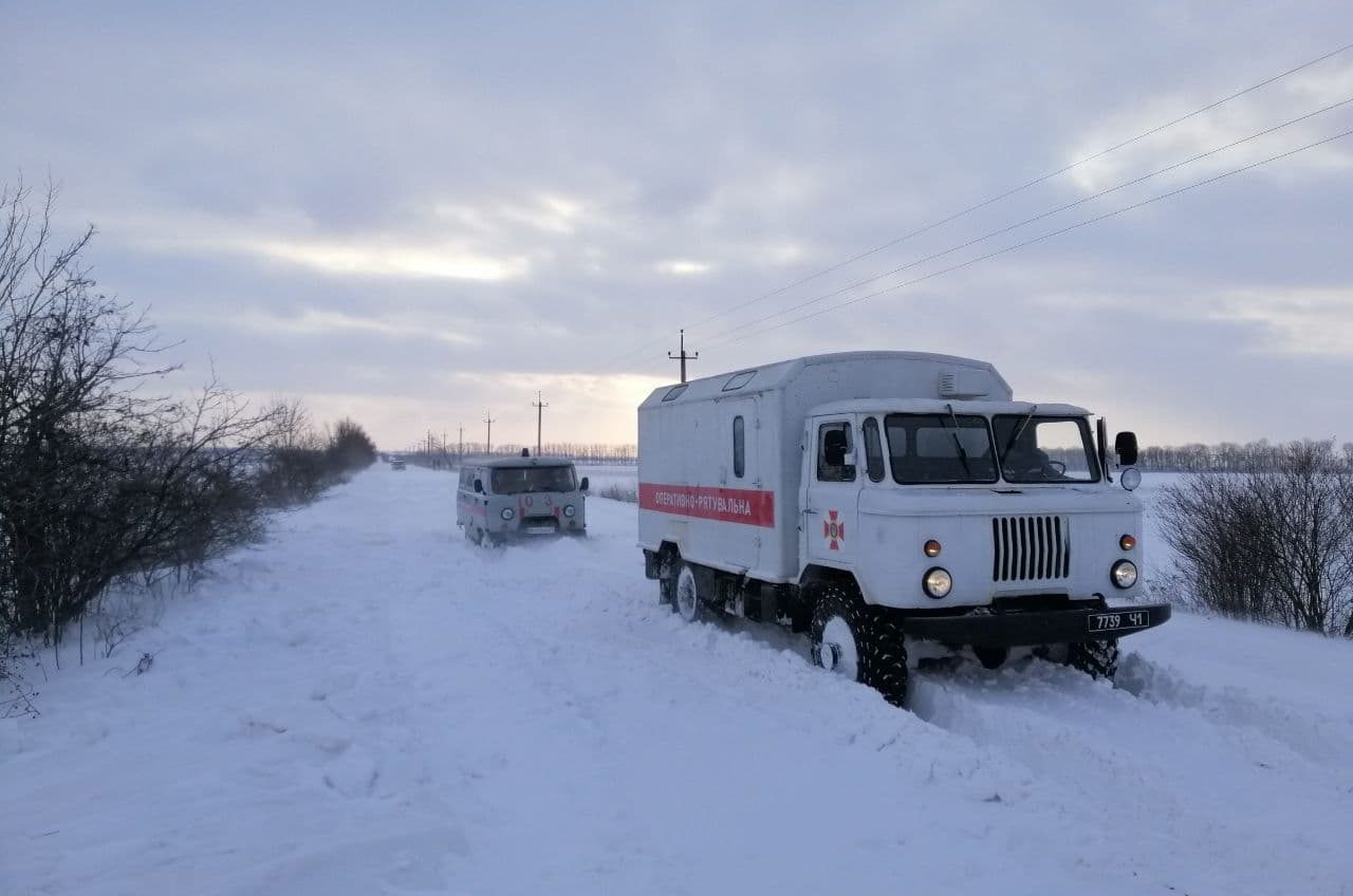 В Одесской области в снегу застряла “скорая” с пациенткой (фото) «фото»