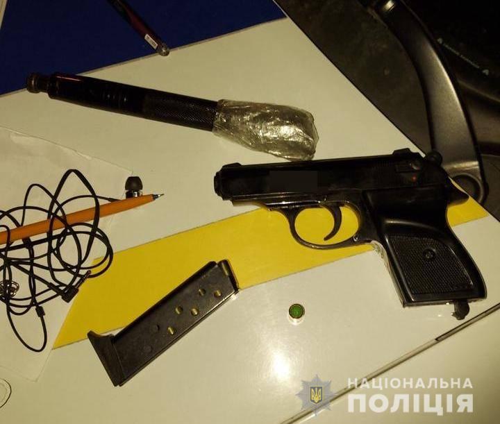 В центре Черноморска подросток гулял с оружием, которое купил через интернет (фото) usionline.com В центре Черноморска подросток гулял с оружием, которое купил через интернет (фото) «фото»