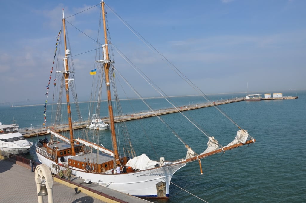 В Одесский порт после кругосветки зашла 100-летняя яхта (фото) «фото»