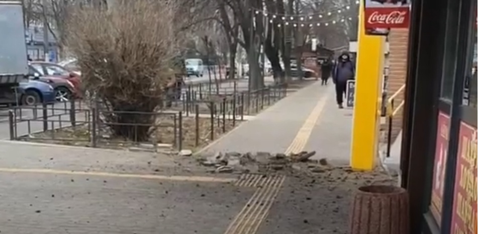 Из-за замыкания кабеля на Черемушках произошел взрыв (видео) «фото»