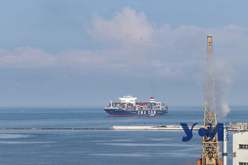 Неизвестный угрожает взорвать судно в Одесском порту – как «месть за ЛНР и ДНР» (фото) Обновлено «фото»