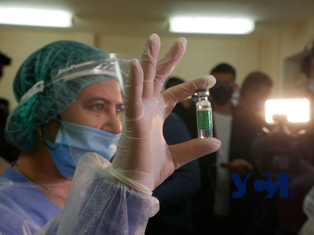 Медиков одесского военного госпиталя вакцинировали от коронавируса (фото) «фото»